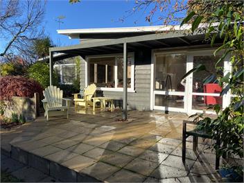 Classic bach in prime location - Taupo