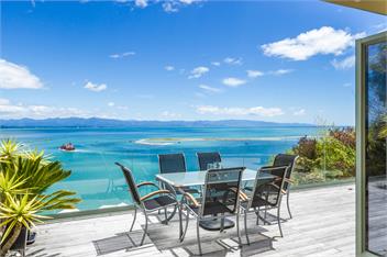 'Harbour View - Three' - Nelson Waterfront Apartment - Nelson