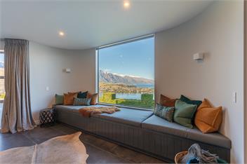 Castle Cliff Lodge | Sauna, Spa Pool + Games Room | Amazing Views - Queenstown