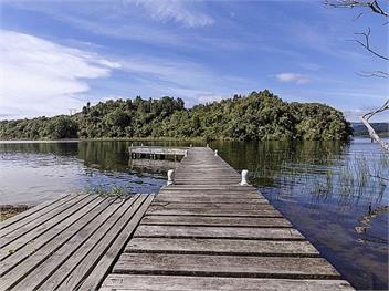 Lake House and Studio (Bachcare) - Lake Rotoiti
