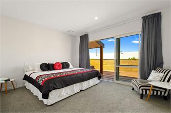 Lakeside Luxury (Bachcare) - Wanaka