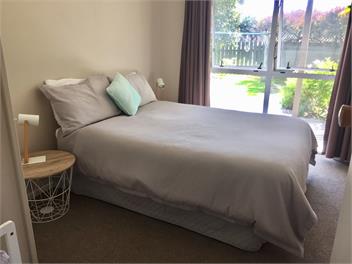 Puka Lodge Bach - Waikanae Beach