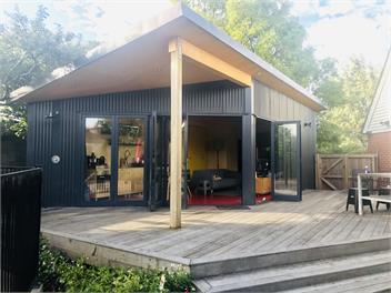 Stylish pool house with starter breakfast  - Christchuch 