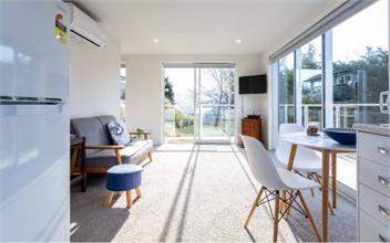 Modern, bright and warm in Lower Shotover, Queenstown - Queenstown