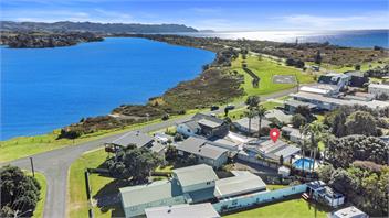 Waterfront - private spa, pool, sauna - Waihi Beach