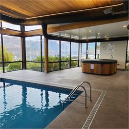 Central Wanaka Lakeview Luxury Apartment - Wanaka