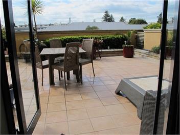 Village Apartment - Cafes - Beach & Pool!! -North Shore - Auckland