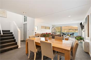 Lake Views on De La Mare Place, 3 BDR, Free Wi-Fi - Queenstown
