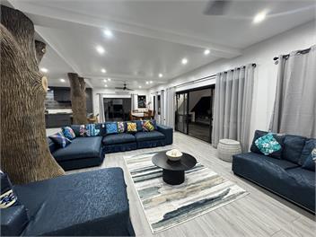 Runway Retreat by the Mountains - Nikao