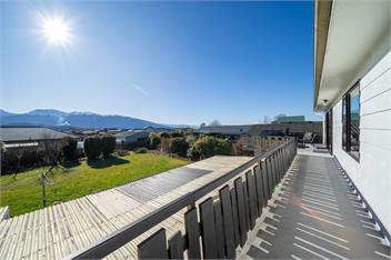 Four Peaks Matai Escape (Bachcare) - Te Anau
