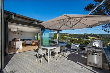 Black House Red Roof (Bachcare) - 