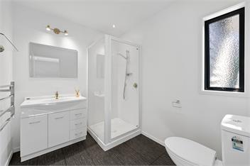 Riverside Retreat - spa pool, table tennis, riverside! - 