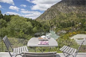 Riverview Retreat by MajorDomo - Luxury Queenstown Holiday Home - Queenstown