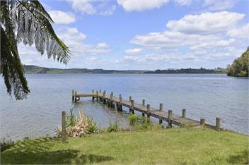 LAKE FRONT HOLIDAY HOME. - Rotorua