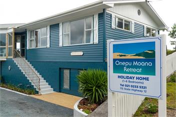 4-6 Bdr ONEPU MOANA Holiday Home - with Views + SpaPool - The Hokianga