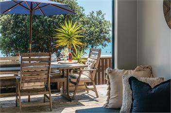 ONETANGI WATERFRONT BACH - Waiheke Island