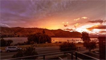 Lake Edge - Sleeps 6 - Lake & Mountain Views - Central Location - Wanaka