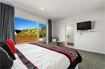 Lakeside Luxury (Bachcare) - Wanaka