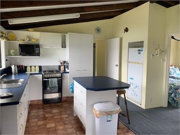 Thule View with Car available - Stewart Island
