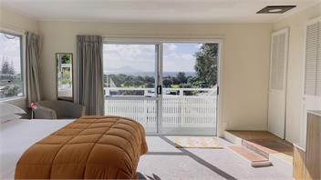 Ocean Paradise Retreat: Unwind at Waipu Cove Beach - Whangarei