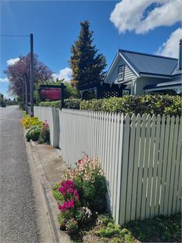 Roses On West Cottage - Greytown
