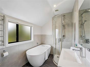 Kokomea House (Bachcare) - Wanaka