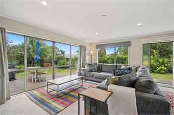 Sackville Sunshine (Bachcare) - Martinborough
