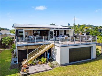 The Summer Bach at Cooks Beach - Whitianga