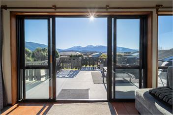 Four Peaks Matai Escape (Bachcare) - Te Anau