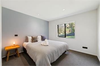 Riverside Retreat - spa pool, table tennis, riverside! - 