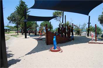 Caloundra Beach Townhouse - 400m to the Beach - Caloundra