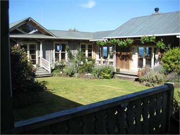 "Reomoana" Self-contained unit - Mahia Peninsula