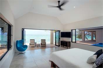 Out of the Blue Fiji - Sunny days Solar Ways - Beach Front Location - Sigatoka