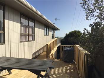 'Olde Beach Villa'  Waikanae. A wonderful ocean-view beach house - Waikanae