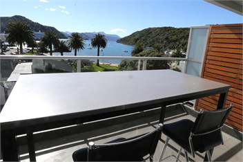 Waterfront Luxury Three Bedroom Quay Apartment - Picton