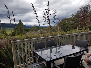 Stunning Views, Warm, Central & Quiet Little Hill - Ohakune