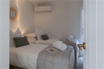 Deluxe Suite - Your Private Sanctuary Awaits - Auckland