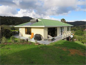 Hilltop Haven - Coromandel Town