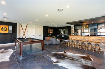 Castle Cliff Lodge | Sauna, Spa Pool + Games Room | Amazing Views - Queenstown