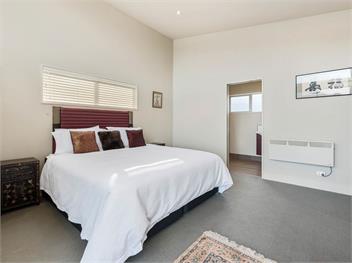 Lake Views on Yewlett (Bachcare) - Queenstown