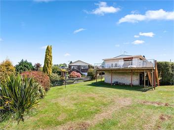 Central Riverside Retreat (Bachcare) - Taupo Central