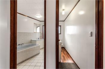 Courtside Quarters (Bachcare) - Waihi Beach