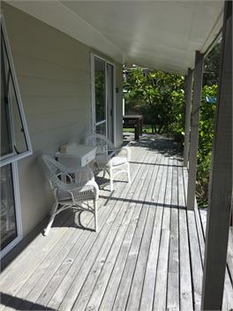 Puka Lodge Bach - Waikanae Beach