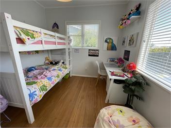 Large Family Pad with Pool! - Auckland
