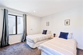 IRONSIDE LAKE VIEW TOWNHOUSE - Wanaka