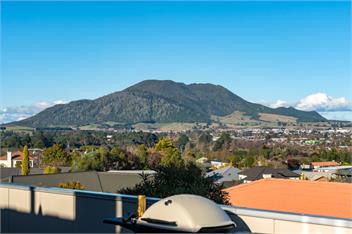 View From the Top - Spa Pool, Close to Town, Lake and Mountain Views! - Taupo