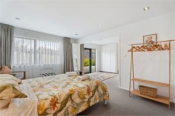 Lake and Mountain Views (Bachcare) - Queenstown