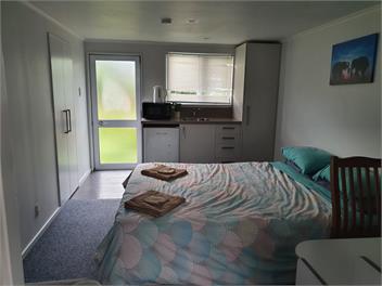 Self Contained Unit in Richmond - Richmond