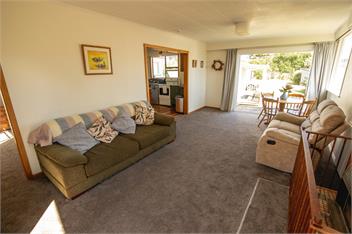 Relax and Unwind at Te Horo Beach - Otaki