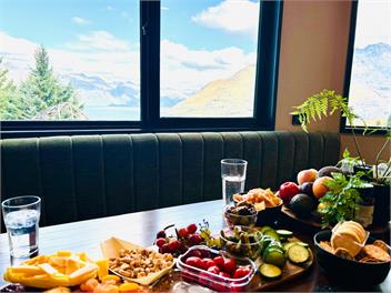 Views Forever! Renovated 4Bed Oasis 5 mins to CBD - Queenstown